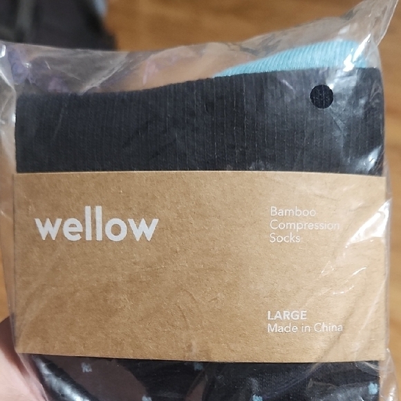 Wellow Black and Blue Women's Bamboo Compression Socks - Picture 2 of 3